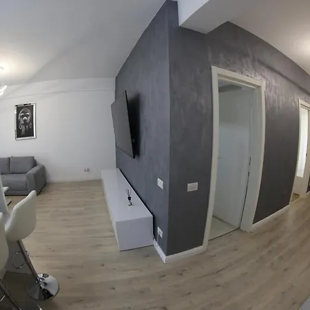 Nicho 2 Bucurestii Noi * Bukarest